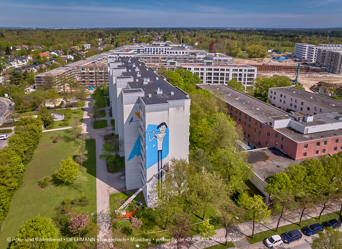 04.05.2023 - Luftbilder vom Alexisqaurtier und Pandion Verde in Neuperlach
